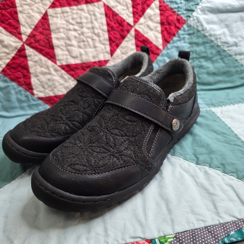 JBU Jambu Women Tide Black Floral Embroidered Faux Fur Lined Slip On Shoes 8.5